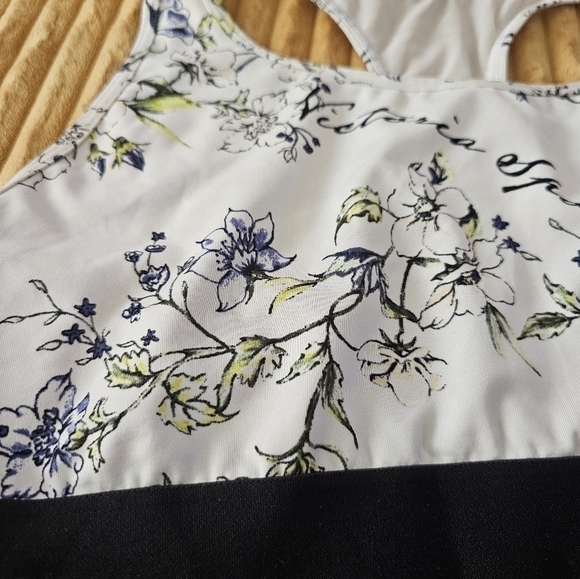 Victoria’s Secret White Foliage Floral Sport Bra - Picture 8 of 8